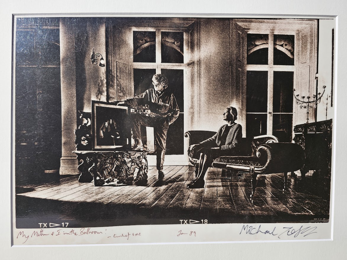 Le photographe, sa mère et un tableau, par Michael Joseph