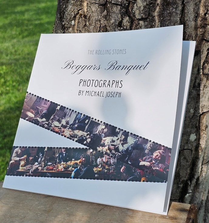 Catalogue Exposition à la Gare Robert Doisneau des Photos Beggars Banquet Rolling Stones par Michael Joseph