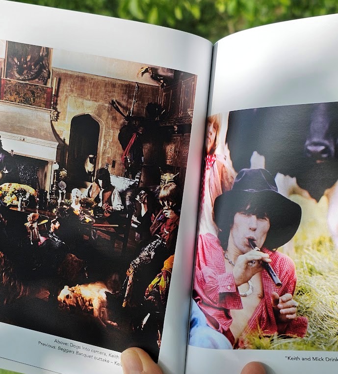 Catalogue Exposition à la Gare Robert Doisneau des Photos Beggars Banquet Rolling Stones par Michael Joseph