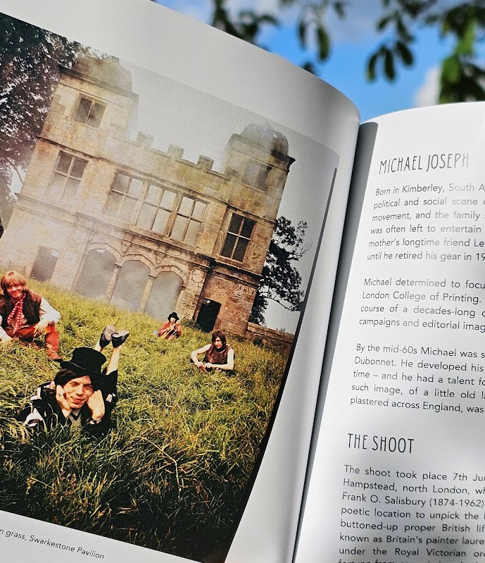 Catalogue Exposition à la Gare Robert Doisneau des Photos Beggars Banquet Rolling Stones par Michael Joseph - exhibition brochure par Meg Ryan