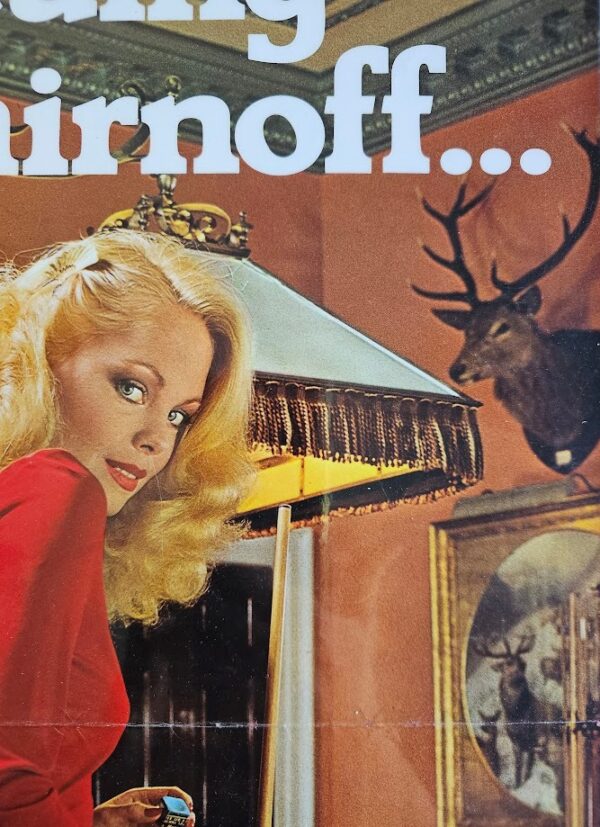 Publicité pour Smirnoff - affiche plastifiée, photo femme sur table billards par Michael Joseph