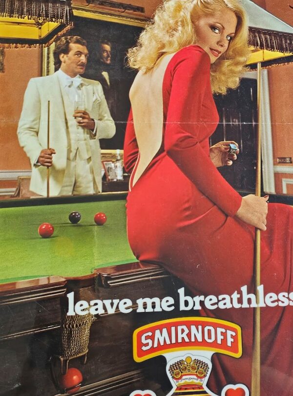 Publicité pour Smirnoff - affiche plastifiée, photo femme sur table billards par Michael Joseph