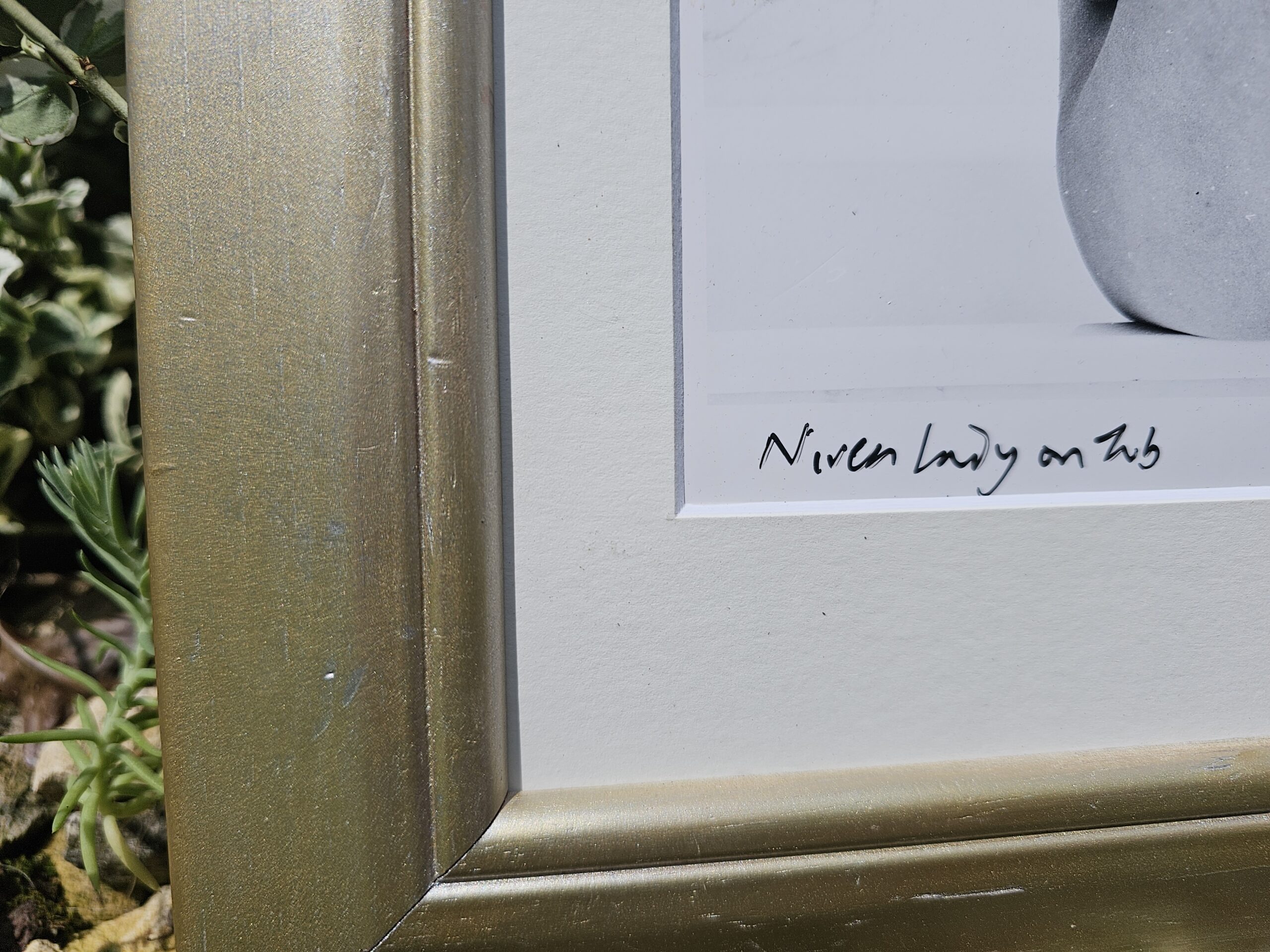 Nivea assise sur la baignoire – vue de dos de femme nue, à la manière du Violon d’Ingres de Man Ray peut-être, tirage argentique vintage unique