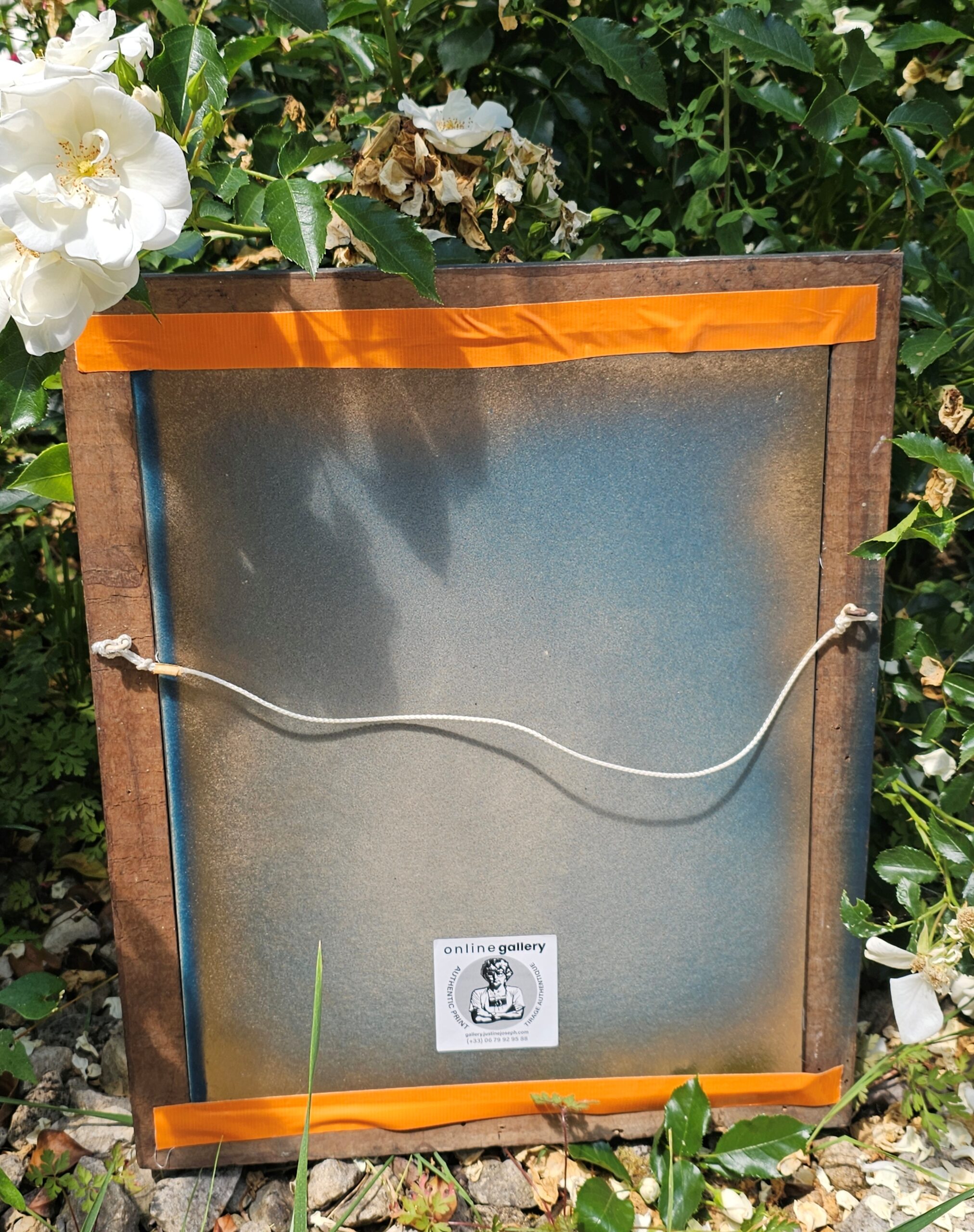 Nivea désormais en pot – Vue de dos poétique d’une femme nue Inspirée par Le Violon d’Ingres de Man Ray… ou pas, telle est la question par Michael Joseph