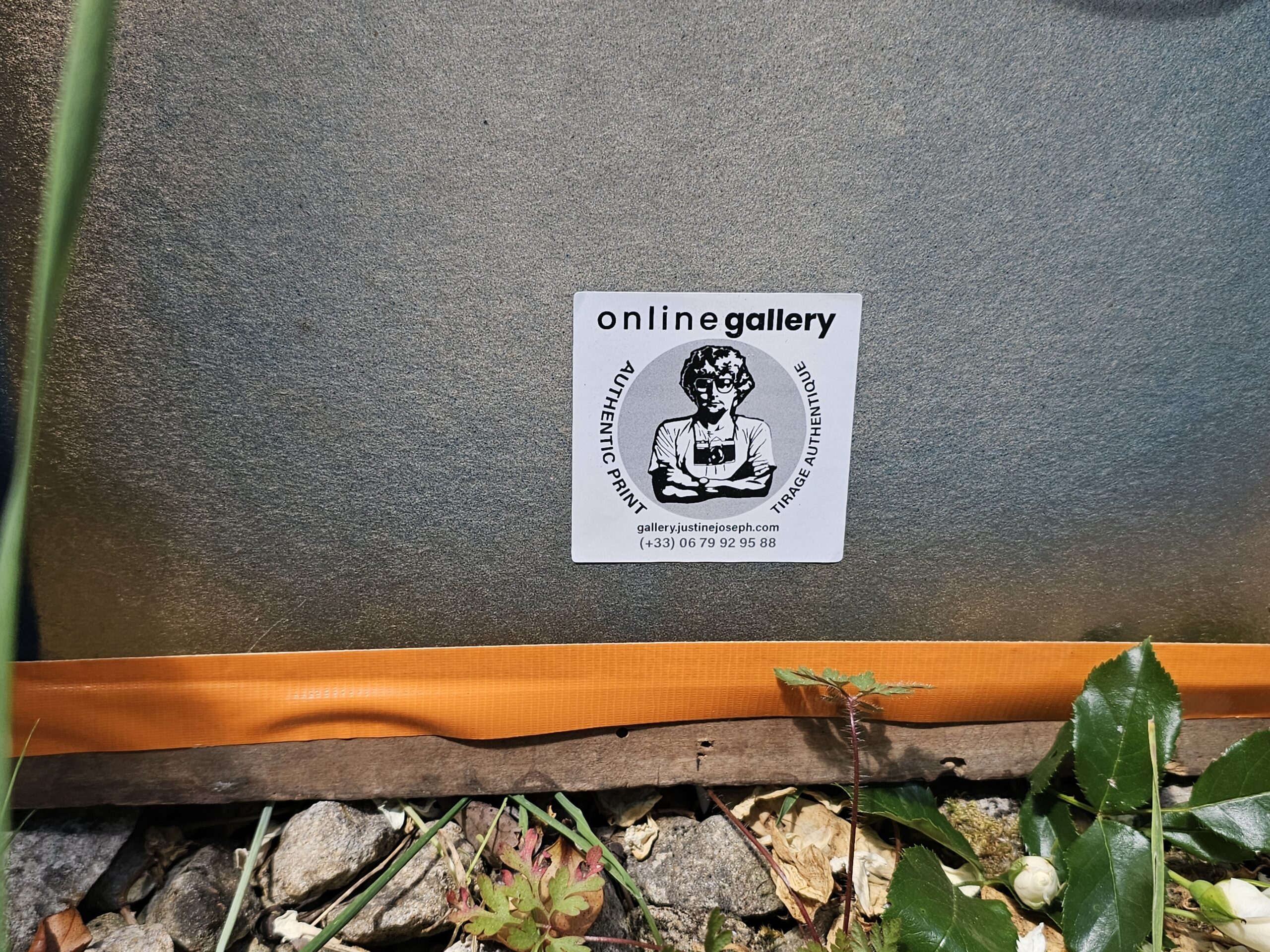 Nivea désormais en pot – Vue de dos poétique d’une femme nue Inspirée par Le Violon d’Ingres de Man Ray… ou pas, telle est la question par Michael Joseph