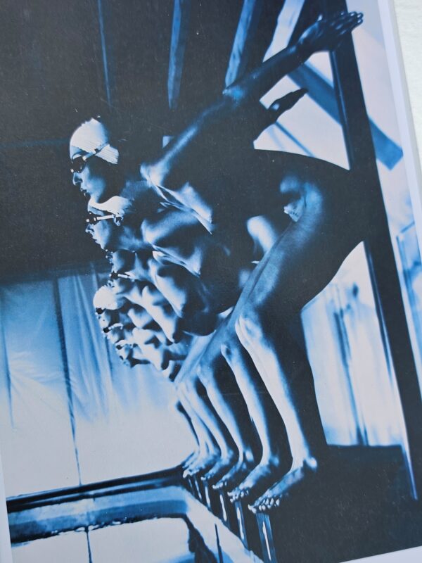 Ready to dive, blue-toned darkroom print by Michael Joseph, “Pool Ladies” (1988) un bijou : Érotisme suspendu, tirage signé & livraison offerte