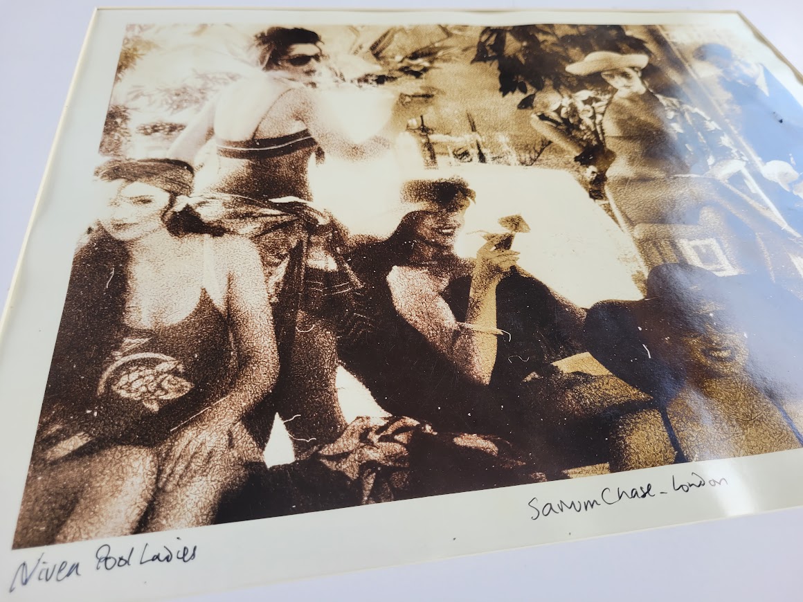 Mill Hill Pool Ladies, zoom rêveur - imprimé kodalith aux tons bruns doux