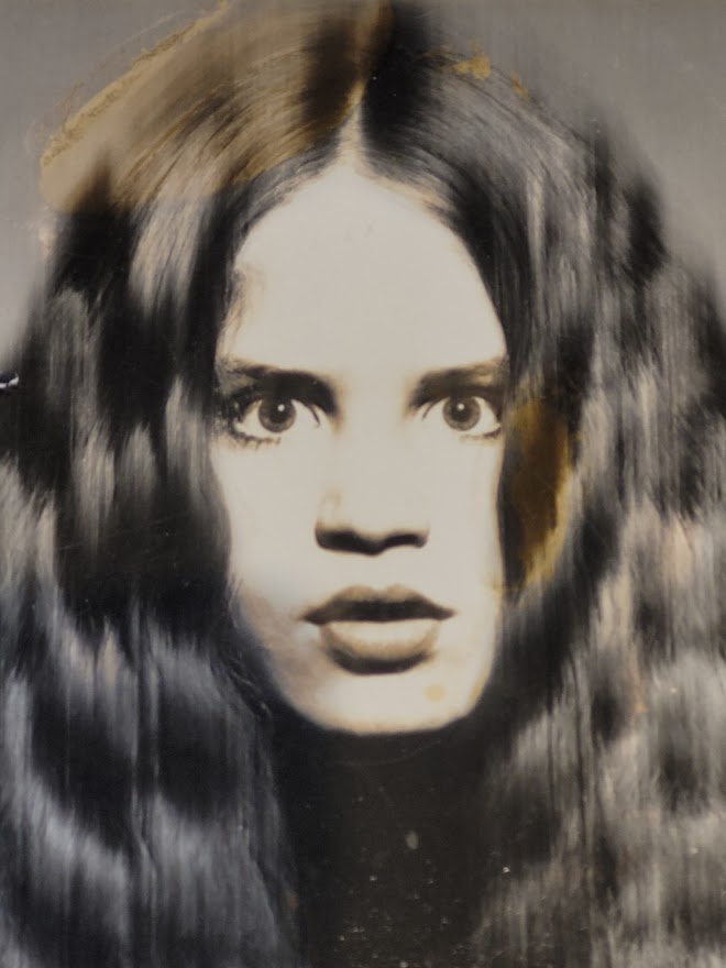 La fille cadette du photographe à dix ans, teinte sépia par Michael Joseph