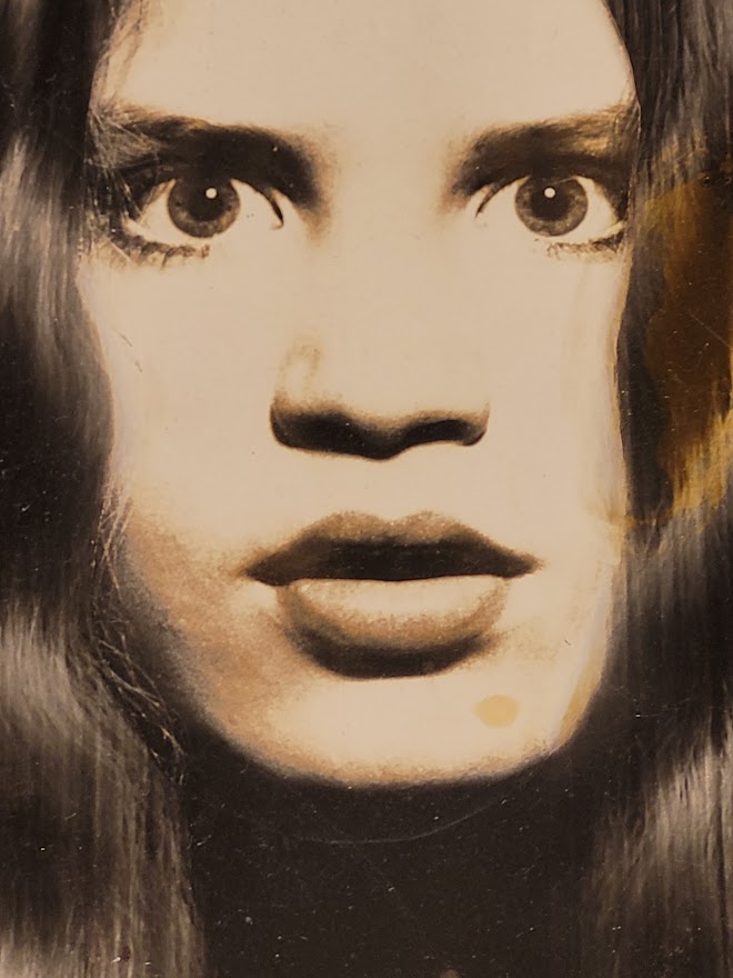 La fille cadette du photographe à dix ans, teinte sépia par Michael Joseph