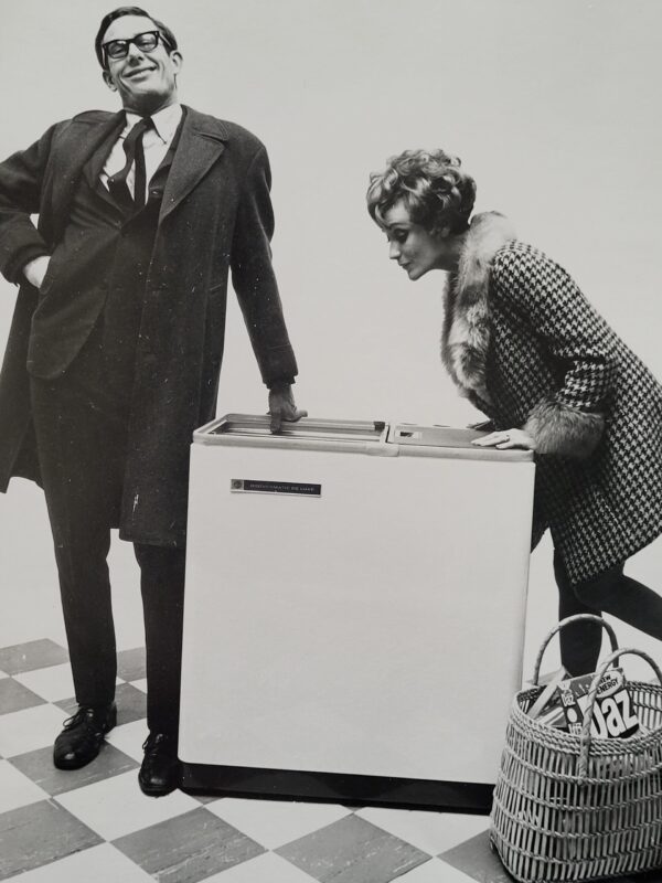 Stereotypical salesman and female shopper Daz washing powder advert test print by Michael Joseph