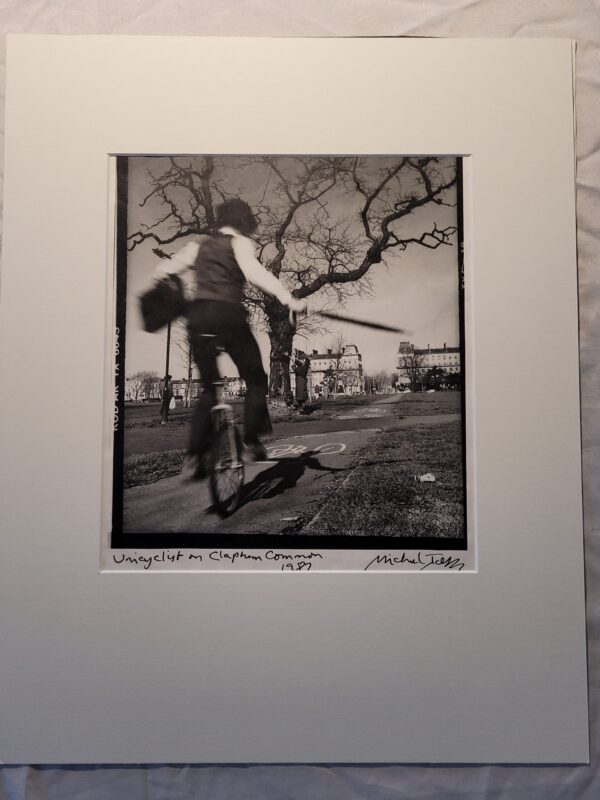Portrait unicycliste sur Clapham Common à Londres, par Michael Joseph