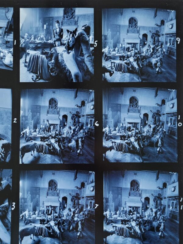 Planche Contact Bleue: Beggars Banquet les Rolling Stones lors de la photoshoot, méli-mélo de 1968 à Sarum Chase, par Michael Joseph