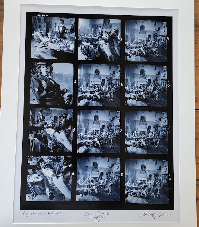 Planche Contact Bleue: Beggars Banquet les Rolling Stones lors de la photoshoot, méli-mélo de 1968 à Sarum Chase, par Michael Joseph