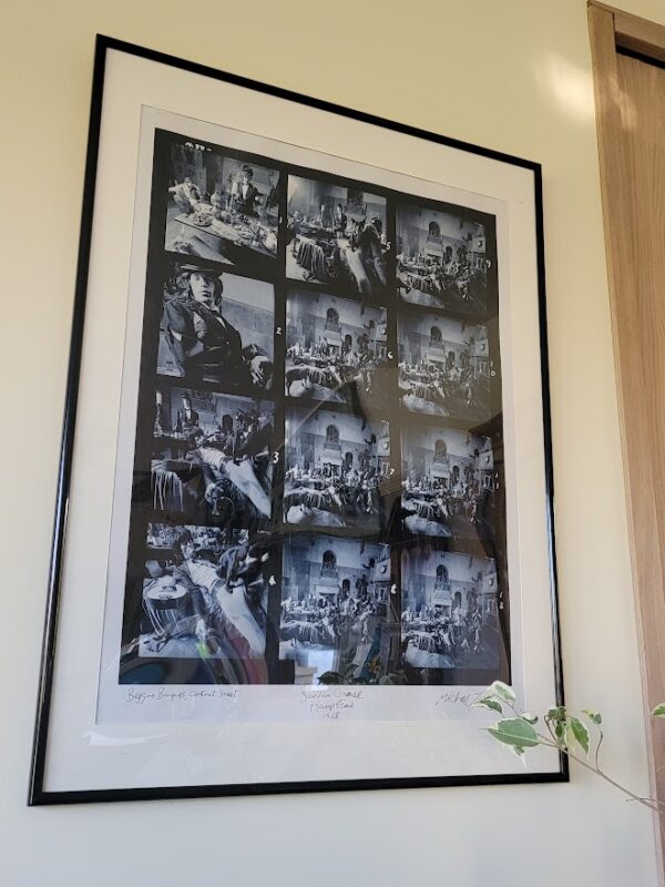 Planche Contact Bleue: Beggars Banquet les Rolling Stones lors de la photoshoot, méli-mélo de 1968 à Sarum Chase, par Michael Joseph