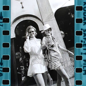 Chelsea Drugstore, collection Funky Couples, carte postale publicitaire londonienne par Michael Joseph