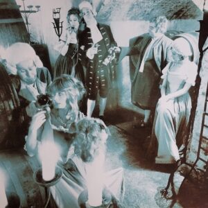 Porto Offley, extrait d'une scène où Lord boit avec sa bande d'amis du bateau, édition bleue, par Michael Joseph