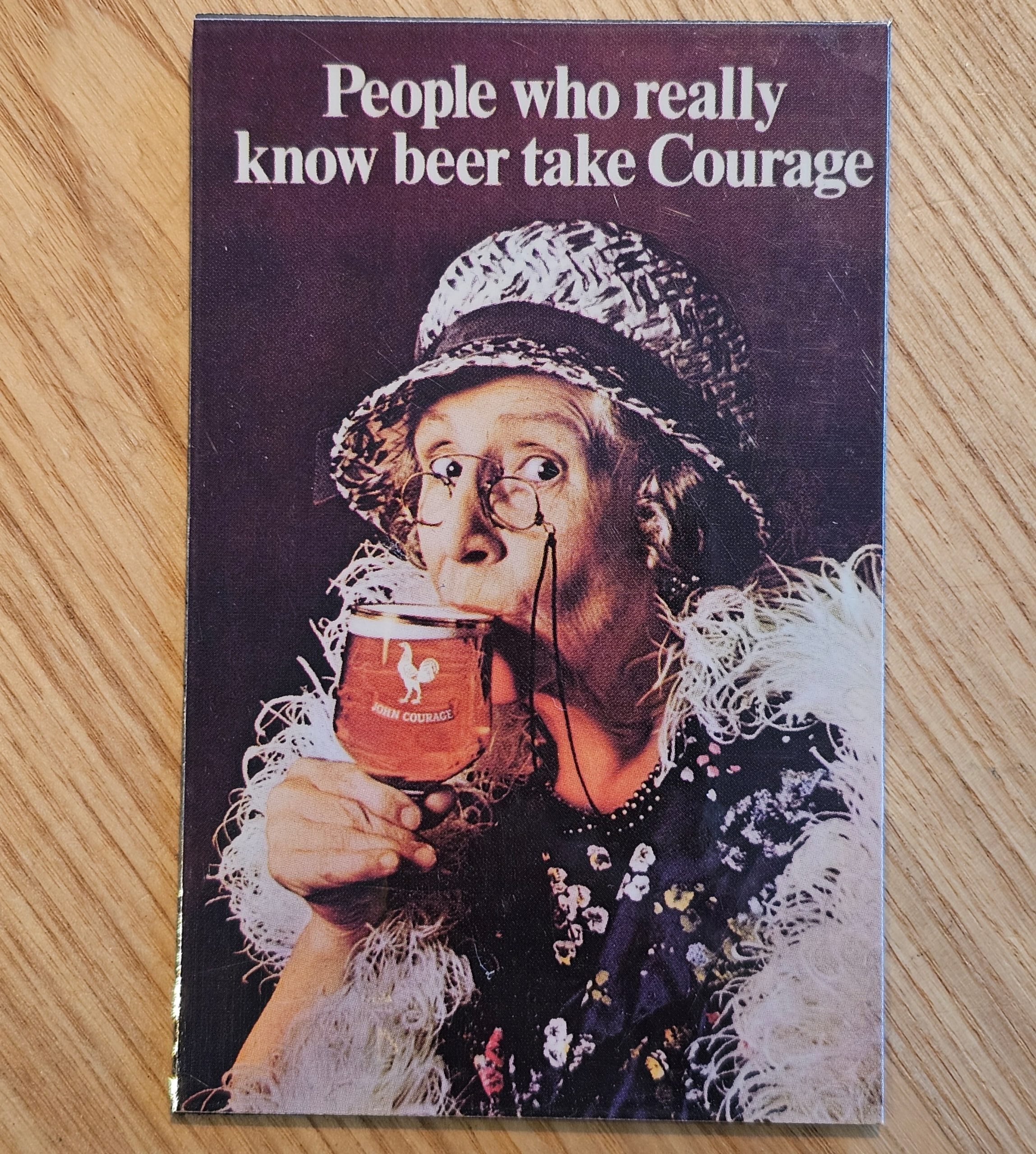 "Magnet publicitaire vintage sur l'alcool, mélange de pubs loufoques sur les boissons – premiers arrivés, premiers servis."