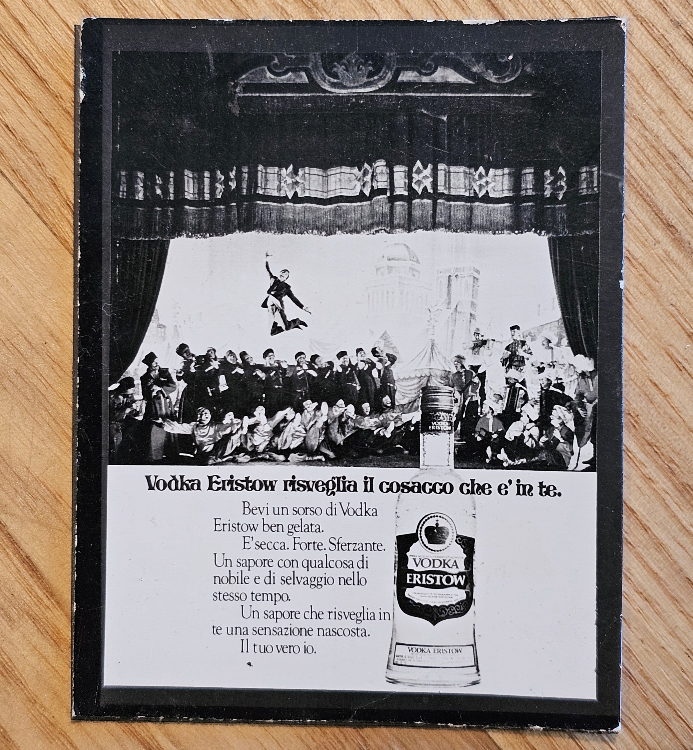 "Magnet publicitaire vintage sur l'alcool, mélange de pubs loufoques sur les boissons – premiers arrivés, premiers servis."