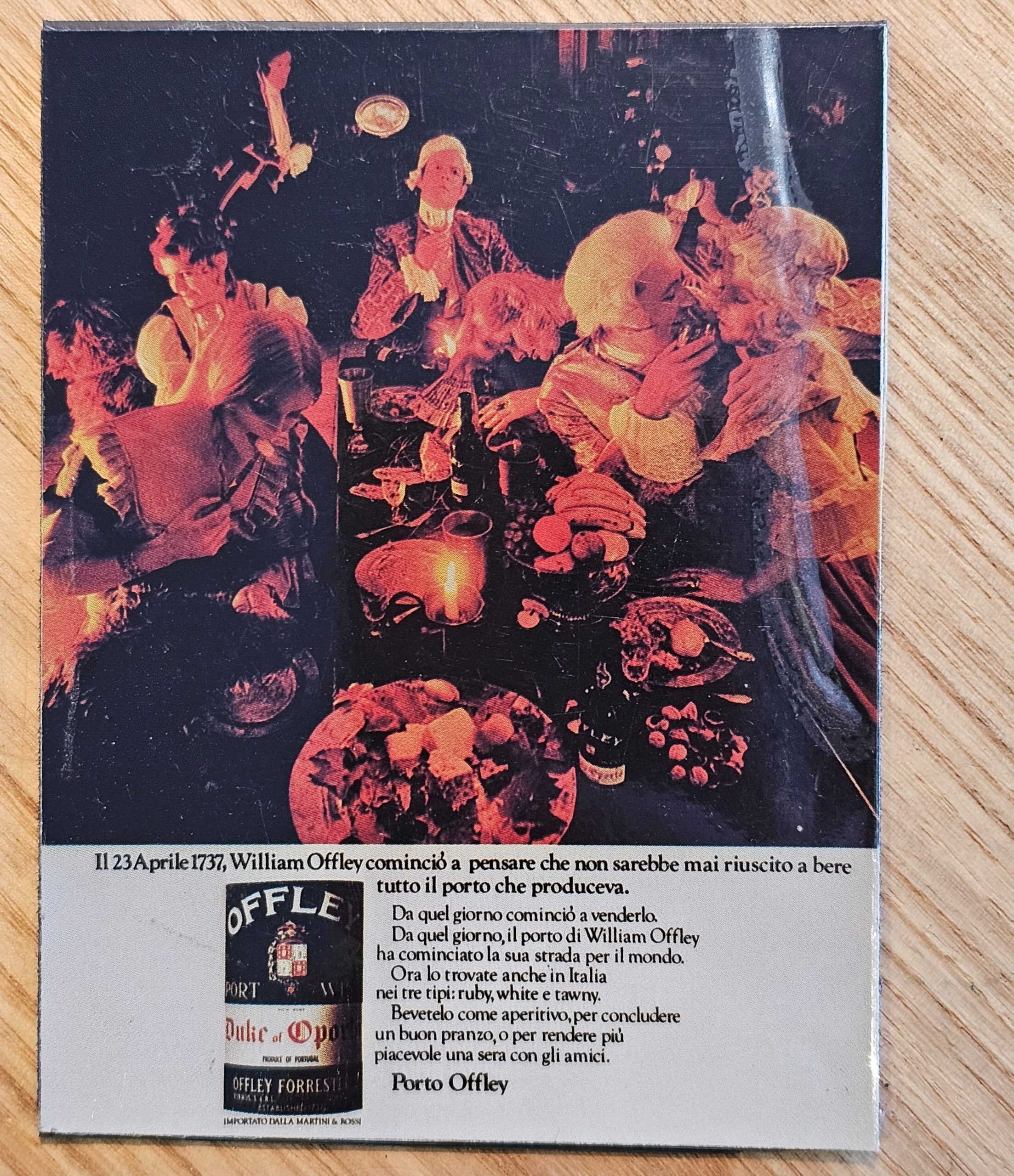 "Magnet publicitaire vintage sur l'alcool, mélange de pubs loufoques sur les boissons – premiers arrivés, premiers servis."