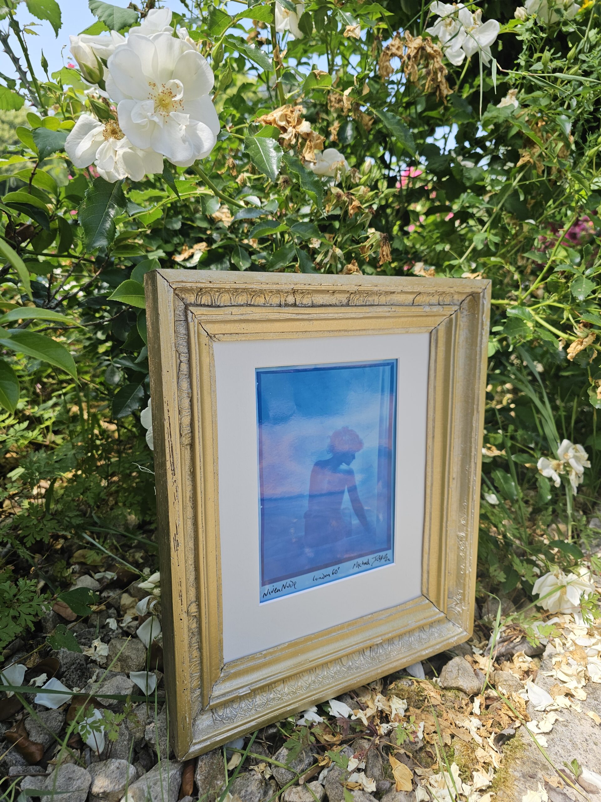 Nivea, campagne publicitaire maintenant dans des pots, pas inspiré par Man Ray, tirage argentique vintage poétique en ton bleu