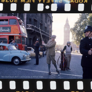 "Un Swing à Westminster", Golf Big Ben Bus Taxi & art du bon vivre - la Carte Postale, photo par Michael Joseph
