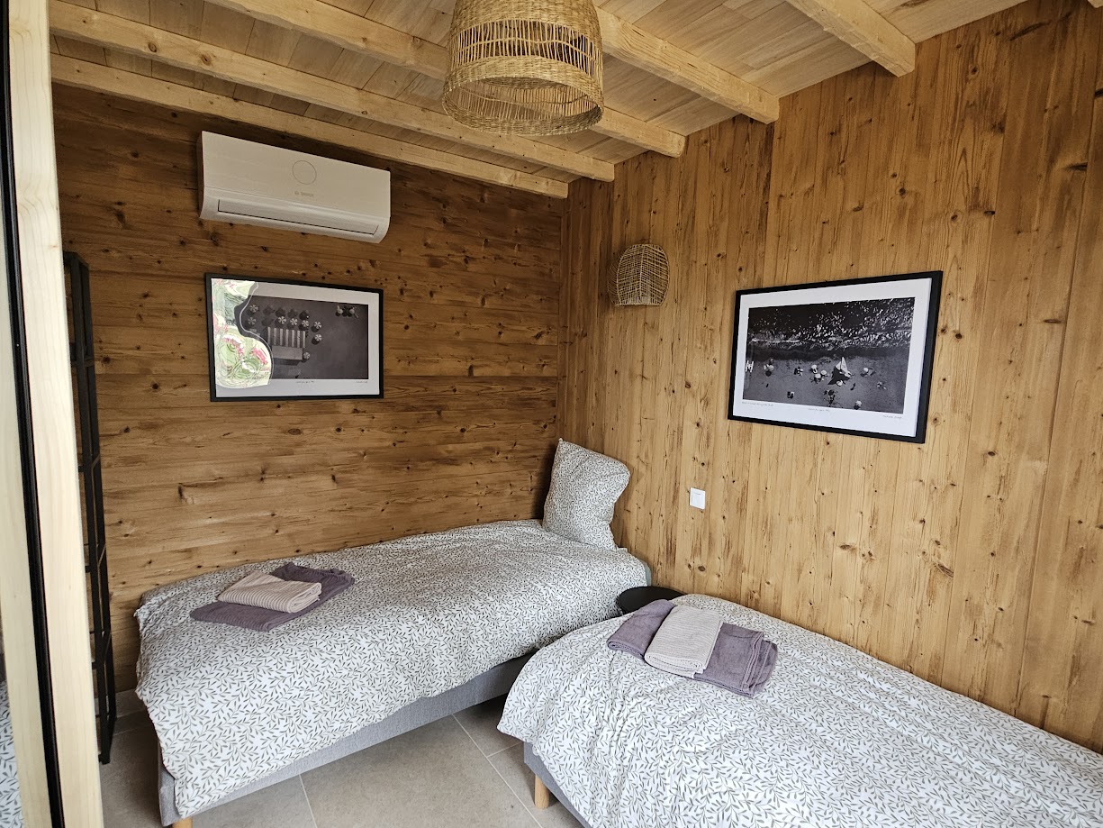 Vague de cadaques - affiche de la série "Pirelli" - photo-shoot depuis hélicoptère par Michael Joseph