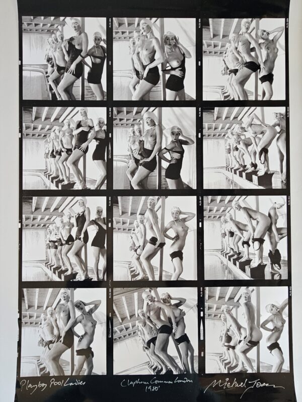 Planche-contact – Dames de la piscine riant avec leurs lunettes par Michael Joseph - Pool Ladies Giggling in goggles