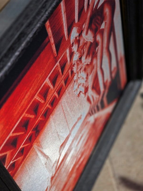 Faux départ, tirage rouge sur aluminium, photo-shoot des baigneuses par Michael Joseph – Image 3