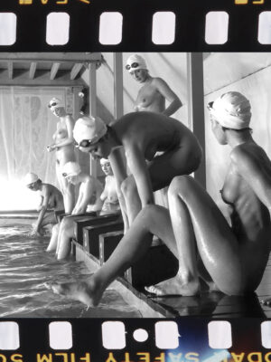 Chilling by the poolside, Collection Pool Ladies, Photographie publicitaire londonienne Carte postale de Michael Joseph