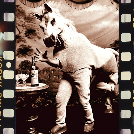 Pantomime Cheval Blanc, Solo Power Collection Carte postale publicitaire londonienne des années 70 par Michael Joseph