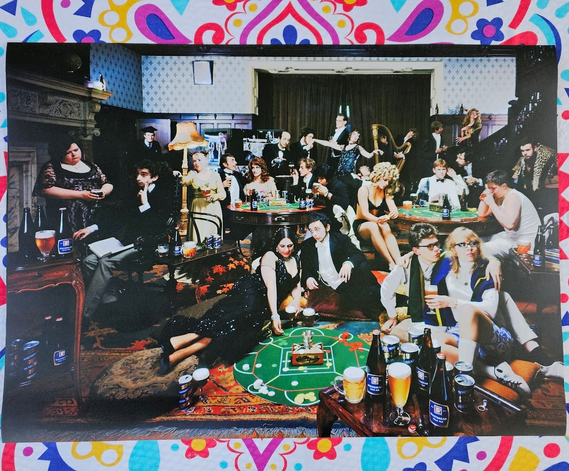 Des étudiants Whitbread jouent au tiddlywinks à Crystal Palace – publicité pour la bière des années 1970 par Michael Joseph
