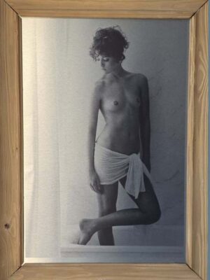 Nivea – Vue de face, en noir et blanc sur aluminium, Photographie encadrée par Michael Joseph