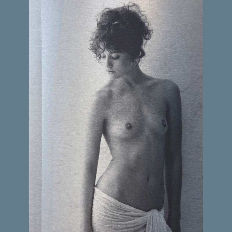 Nivea – Vue de face, en noir et blanc sur aluminium, Photographie encadrée par Michael Joseph – Image 4