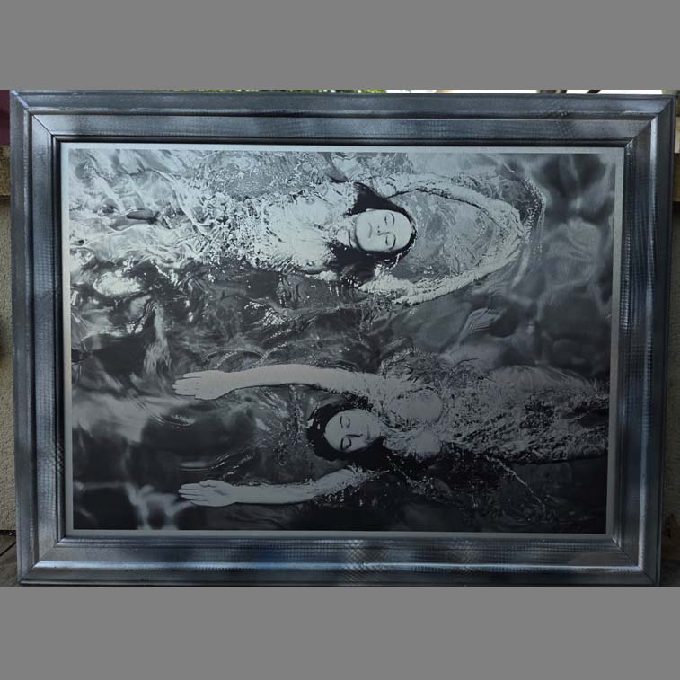 Swimming Opposite, Tirage sur aluminium encadré, série Baigneuses par Michael Joseph – Image 6