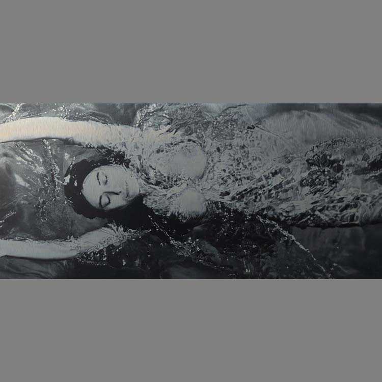 Swimming Opposite, Tirage sur aluminium encadré, série Baigneuses par Michael Joseph – Image 7