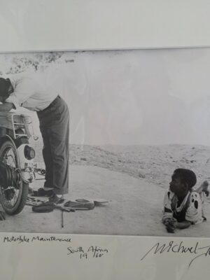 Entretien d'une moto – Mozambique, Photographie de Michael Joseph