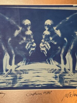 Dive either way, cyanotype unique, photo série « Pool Ladies », signée par Michael Joseph