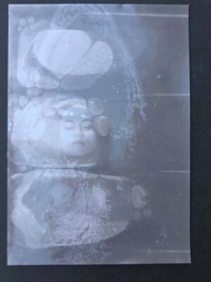Visage nageuse flottante, bulles - petit lumen, série baigneuses par Michael Joseph
