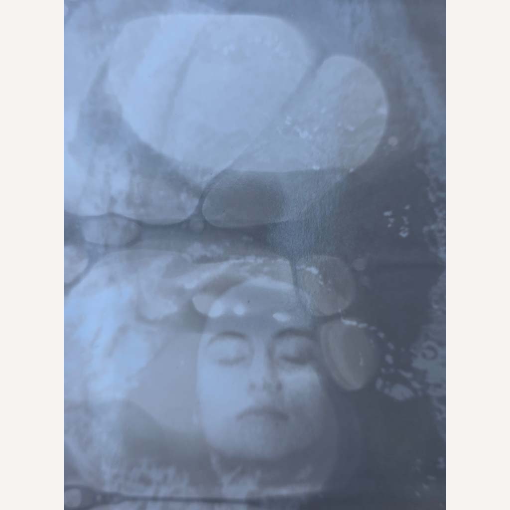 Visage nageuse flottante, bulles - petit lumen, série baigneuses par Michael Joseph – Image 5