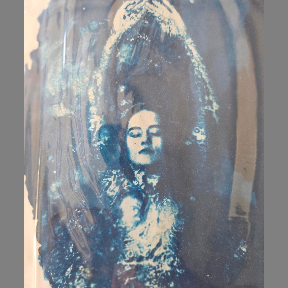 Swimming Opposite, zoom – cyanotype de la séance photo « Pool Ladies » par Michael Joseph – Image 6
