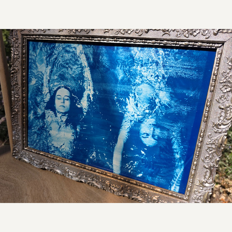 Swimming Opposite très turquoise - cyanotype cadre vintage patine argentée - baigneuses par Michael Joseph – Image 4